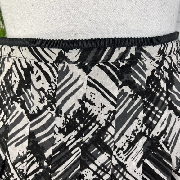 Talbots Skirt 6 Petite Black White Silk Pleated Knee Modest Career Wedding Slim - Picture 5 of 10